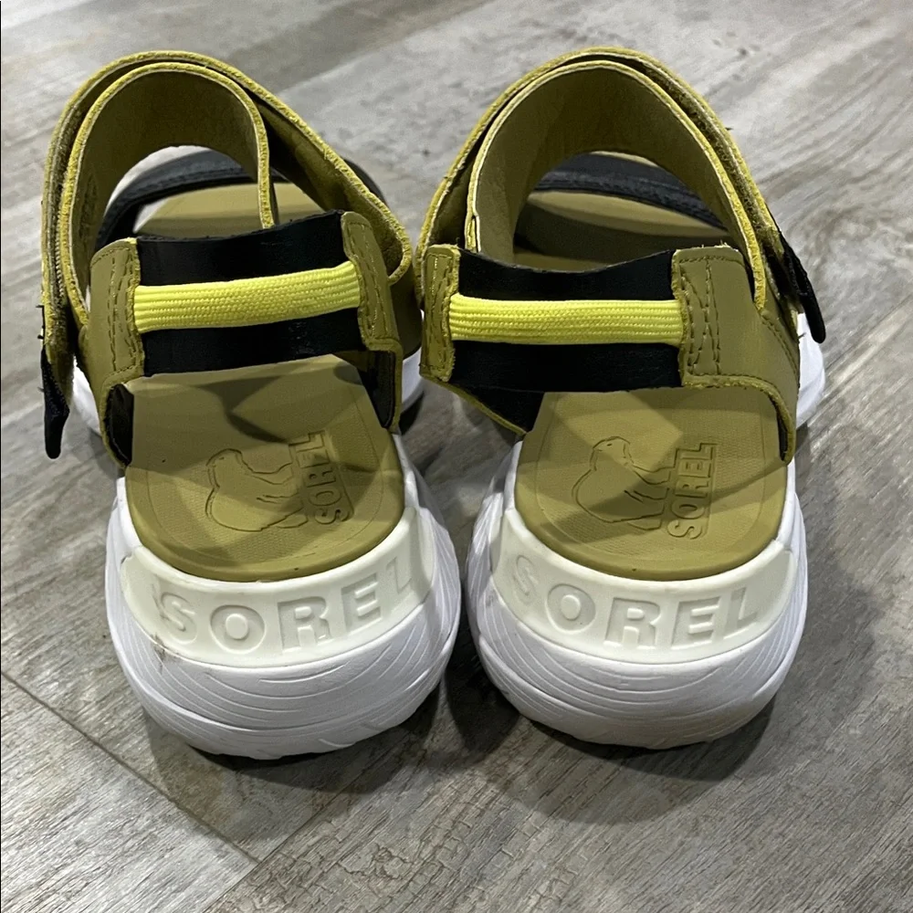 Sorel blitz‎ sandals 9.5 Stylish Black and Tan Women's Sandals